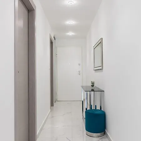 Elysian Zen Luxury - Two Bedroom With Terrace And Sea View Apartmán Split