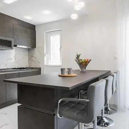 Elysian Zen Luxury - Two Bedroom With Terrace And Sea View * 斯普利特