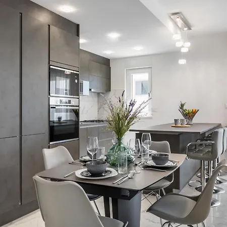 Elysian Zen Luxury - Two Bedroom With Terrace And Sea View Daire